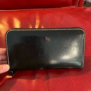Sleek Black Leather Wallet with Minimalist Design